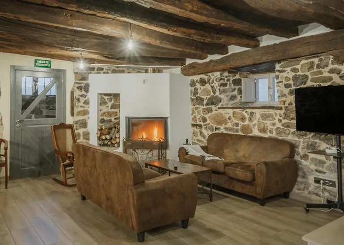 Casa de Campo La Casa Del Diezmo De La Montana Redondo